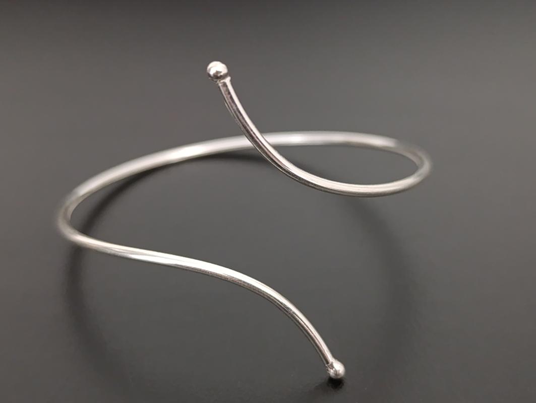 Bracelete Aberto com Bolinha nas Pontas - Prata 925 - Imagem 2