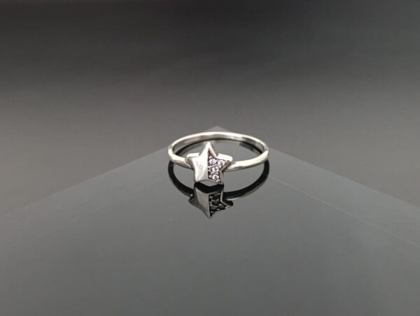 Anel Estrela metade com Micro Zircônias e metade Liso - Prata 925