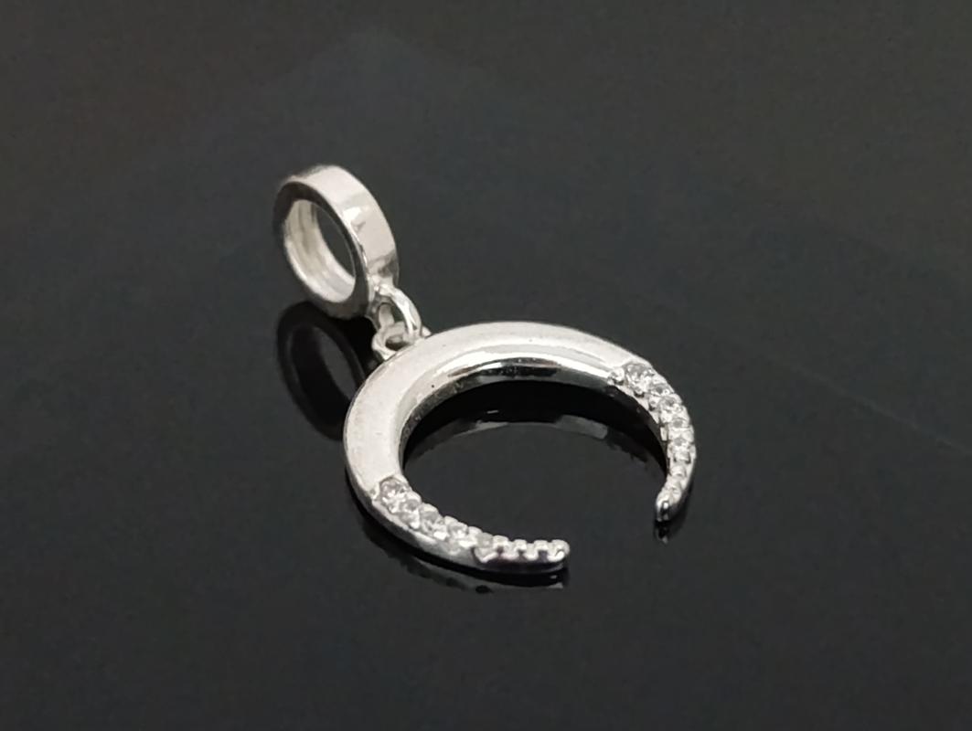 Pingente Berloque Meia Lua Invertida com Micro Zircônias - Prata 925 - Imagem 2