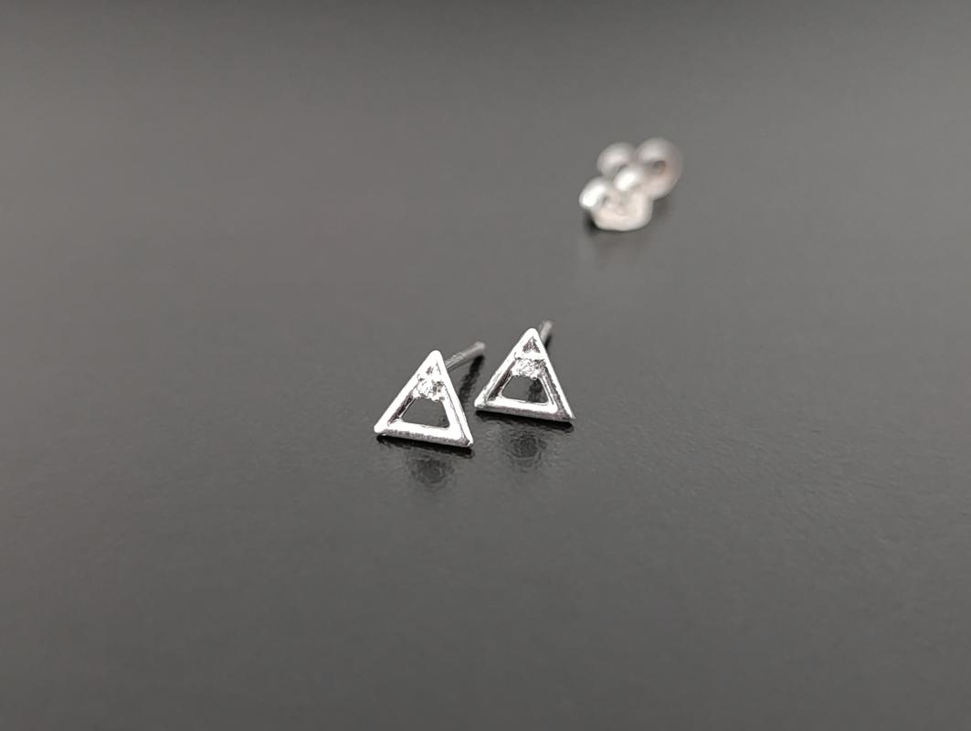 Brinco Triângulo com Zircônia - Prata 925