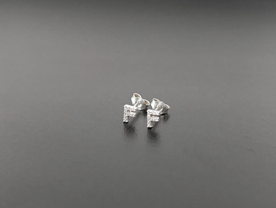 Brinco Mini Letra F com Zircônias - Prata 925