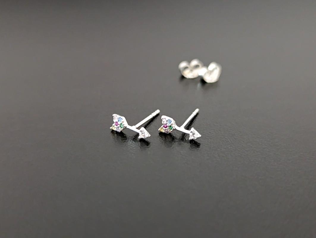 Brinco Flecha Micro Zircônias - Prata 925