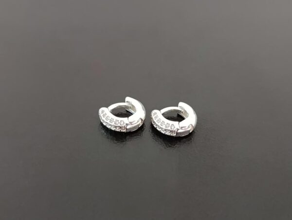 Argolinha com Micro Zircônias Cravejadas - Prata 925 - Imagem 3