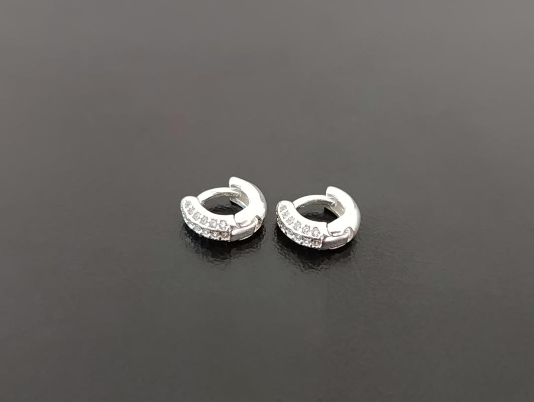 Argolinha com Micro Zircônias Cravejadas - Prata 925 - Imagem 3