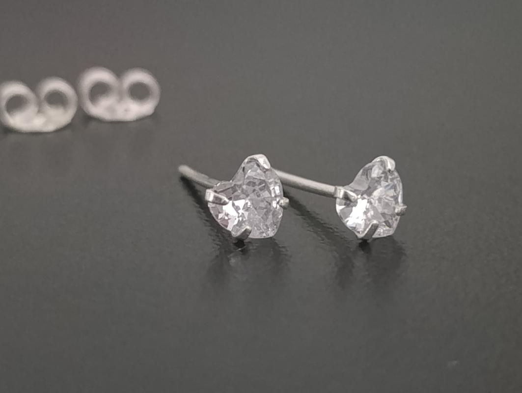 Brinco Zircônia Coração - 5 mm - Prata 925 - Imagem 2